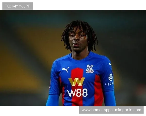 水晶宫埃泽盘带变向越来越娴熟 水晶宫埃泽盘带变向越来越娴熟