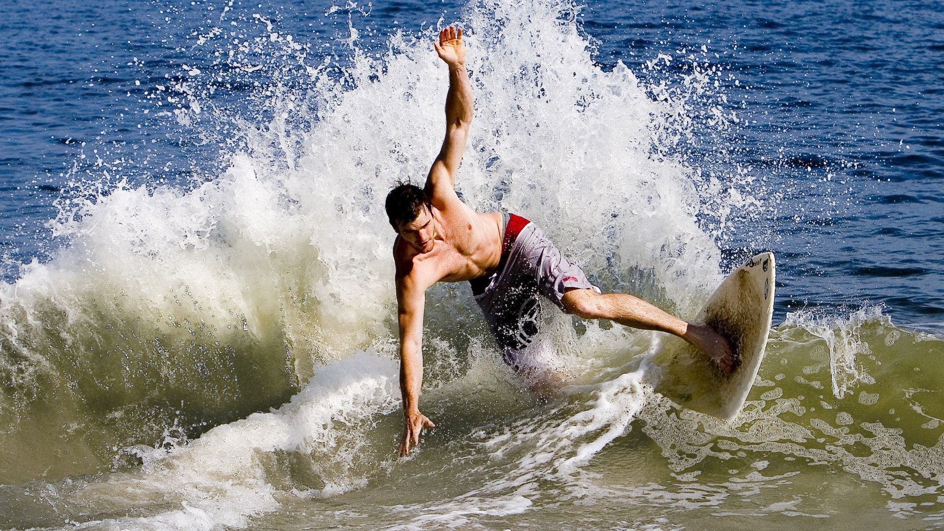 2026年世界纵坡登高跑锦标赛 超高层建筑竞速打破爬楼纪录